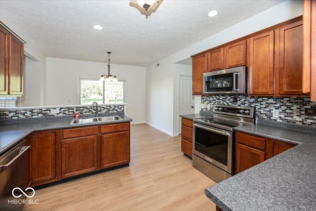 1128 Red Dunes Run, Avon, IN 46123