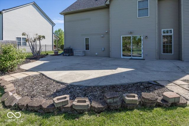 1128 Red Dunes Run, Avon, IN 46123