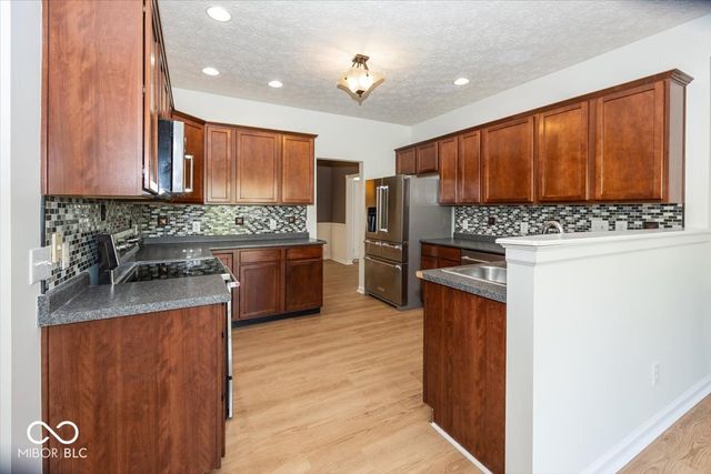 1128 Red Dunes Run, Avon, IN 46123