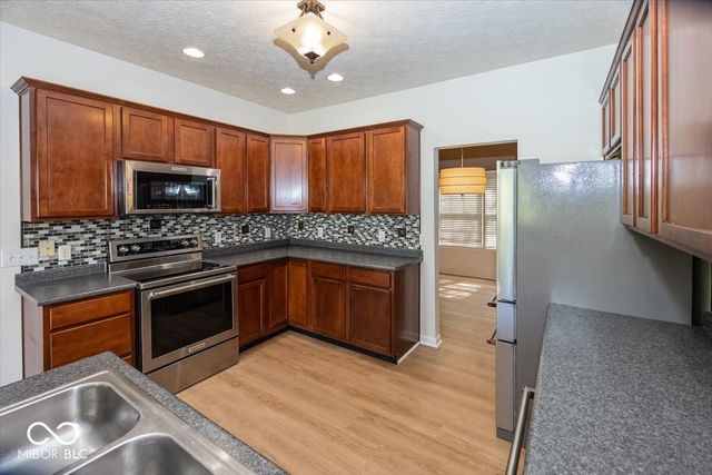 1128 Red Dunes Run, Avon, IN 46123