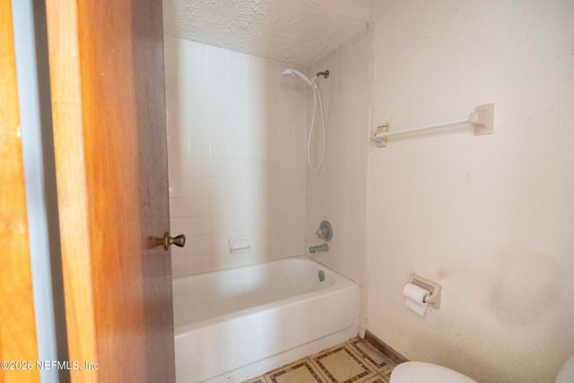 1380 W HIGH PLAINS Drive W, Jacksonville, FL 32218