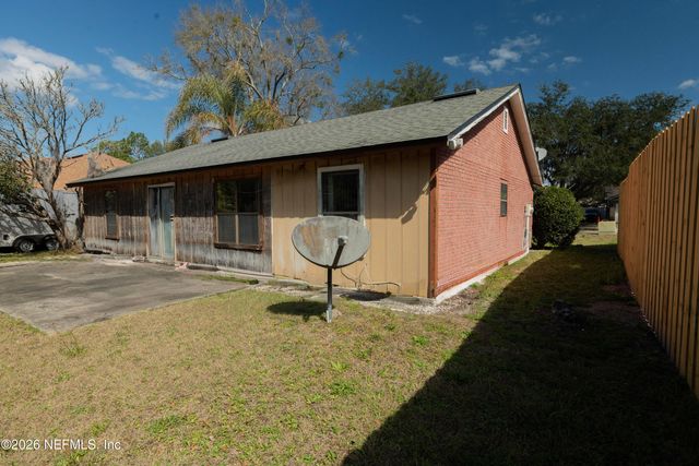 1380 W HIGH PLAINS Drive W, Jacksonville, FL 32218