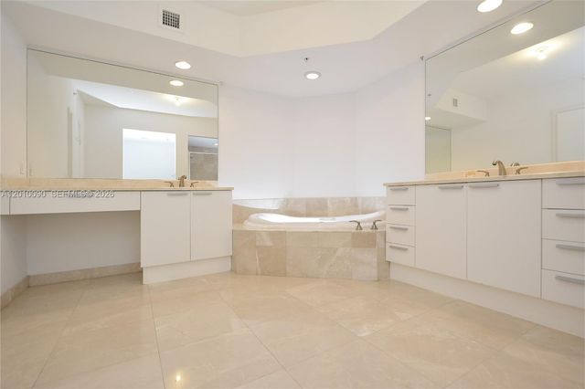 14951 Royal Oaks Lane 1609, North Miami, FL 33181