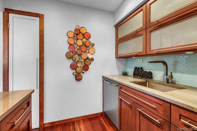 457 Village Drive 457, Hauppauge, NY 11788