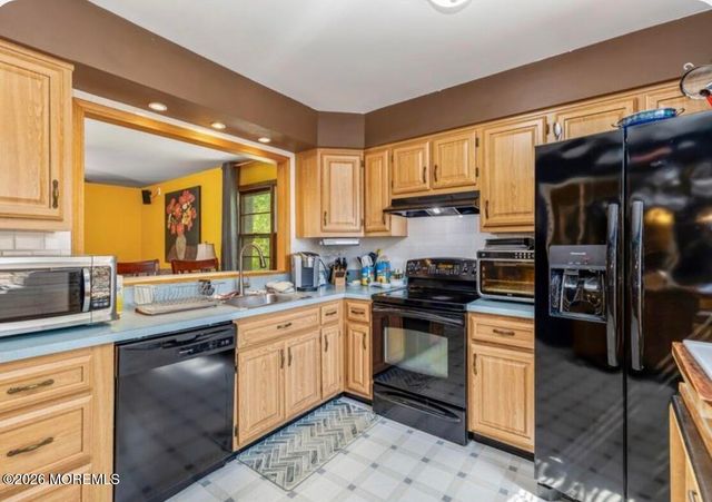 9 Barry Lane, Hazlet, NJ 07730