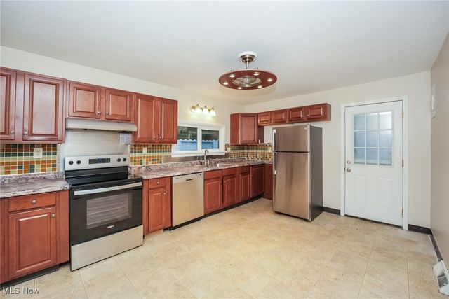 9720 Root Road, Columbia Station, OH 44028