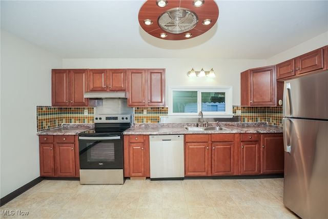 9720 Root Road, Columbia Station, OH 44028