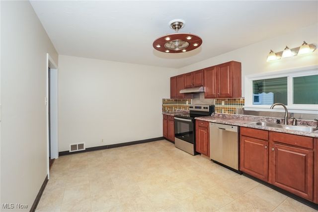 9720 Root Road, Columbia Station, OH 44028