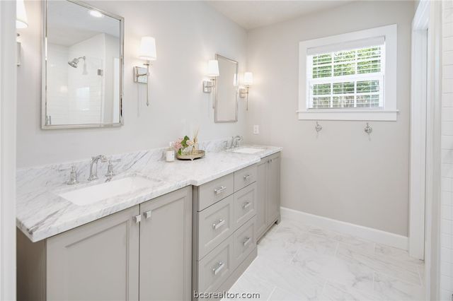 502 Brookside Drive E, Bryan, TX 77801