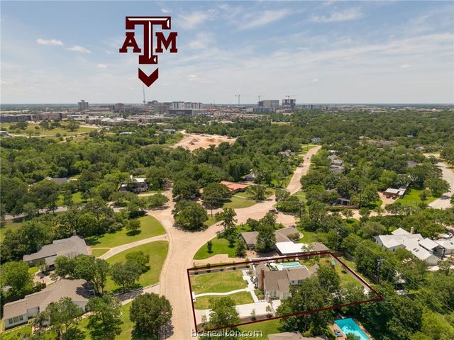 502 Brookside Drive E, Bryan, TX 77801