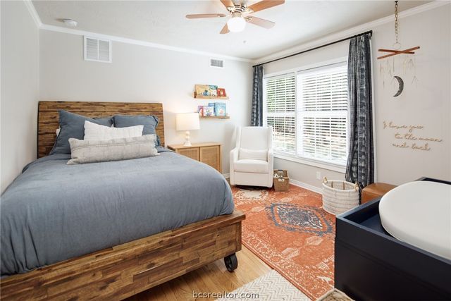 502 Brookside Drive E, Bryan, TX 77801