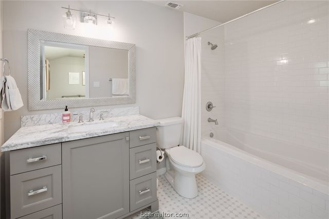 502 Brookside Drive E, Bryan, TX 77801