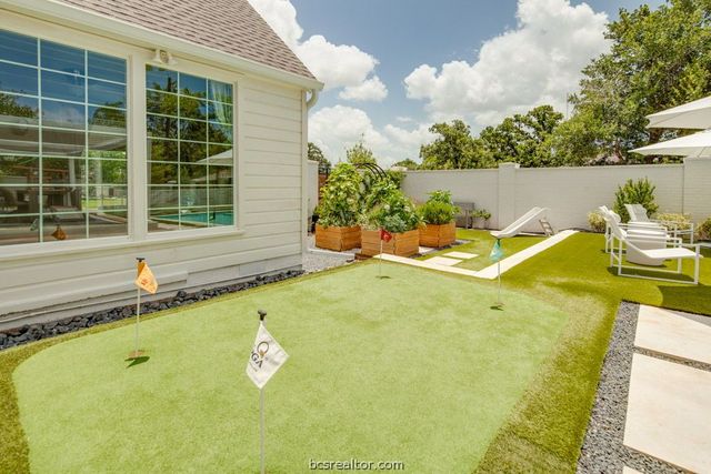 502 Brookside Drive E, Bryan, TX 77801