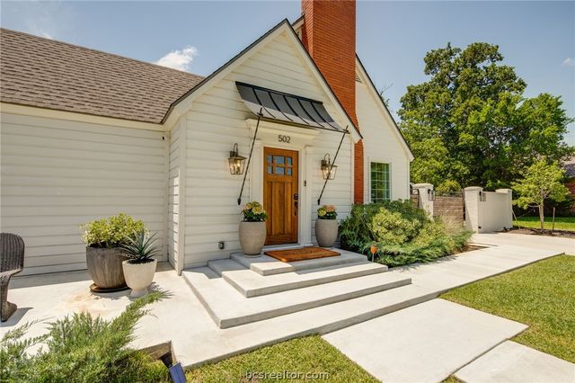 502 Brookside Drive E, Bryan, TX 77801