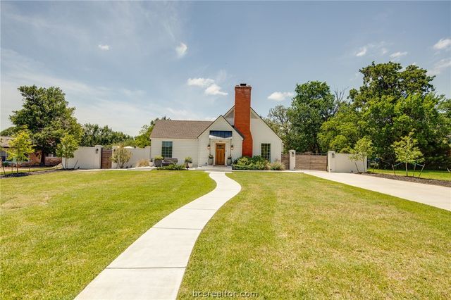 502 Brookside Drive E, Bryan, TX 77801