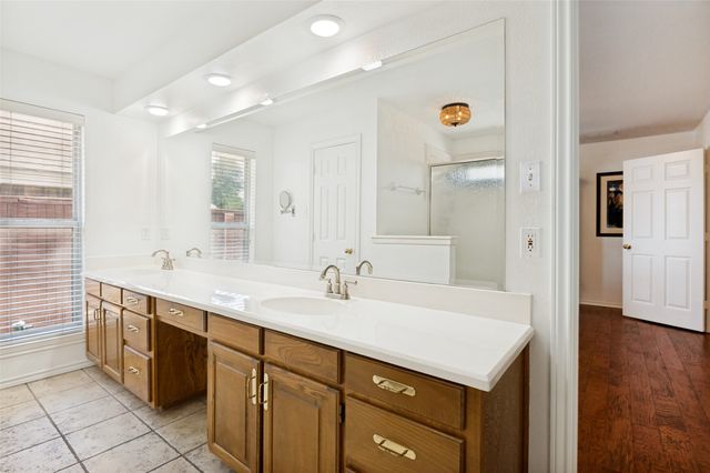 1005 De Pauw Drive, Arlington, TX 76012