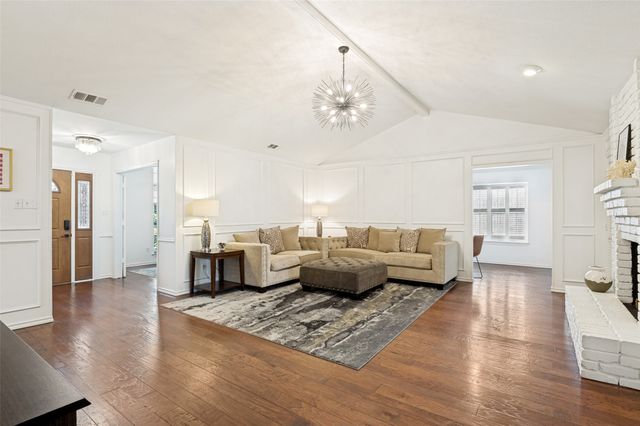 1005 De Pauw Drive, Arlington, TX 76012