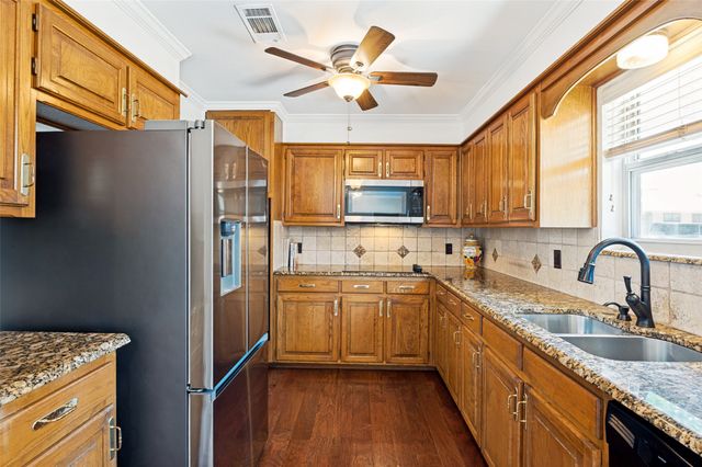 1005 De Pauw Drive, Arlington, TX 76012