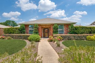 1005 De Pauw Drive, Arlington, TX 76012