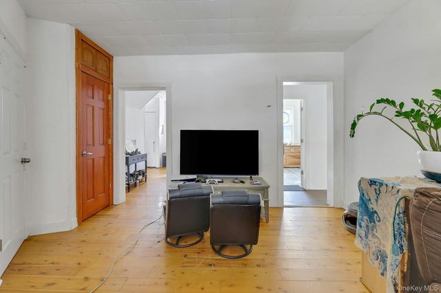 65 Lake Road, Valley Cottage, NY 10989