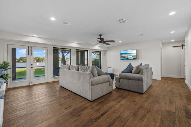 11707 Edgewater Court, Montgomery, TX 77356
