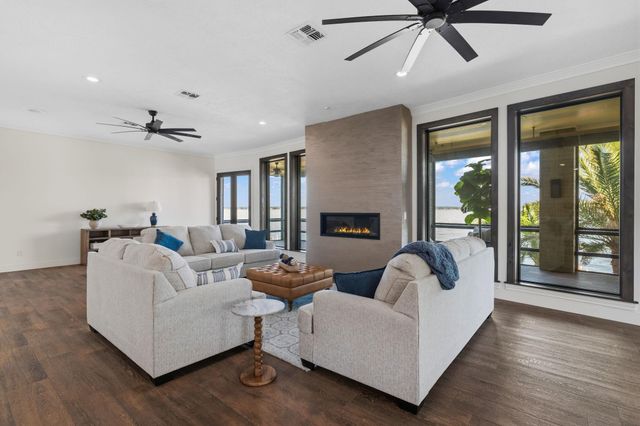 11707 Edgewater Court, Montgomery, TX 77356