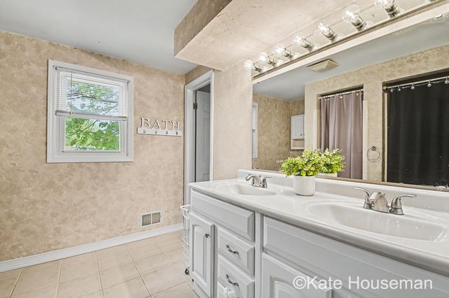 1793 Pinebluff Drive SE, Kentwood, MI 49508