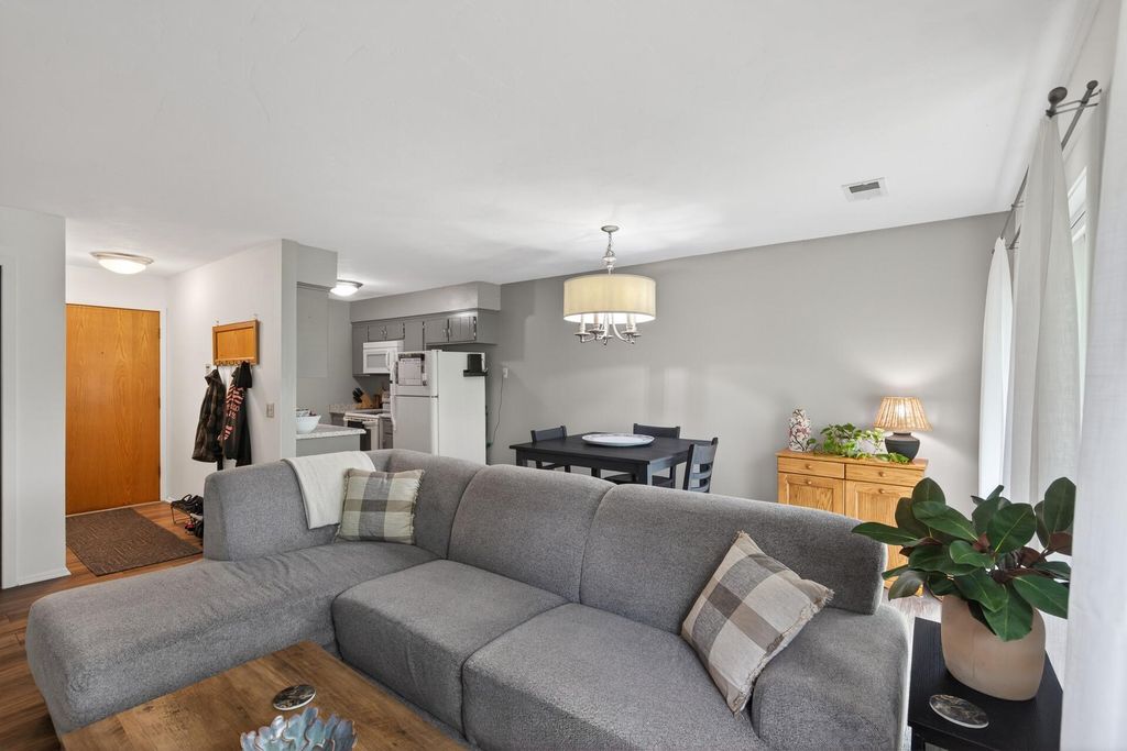3060 109th Lane NW 8, Coon Rapids, MN 55433 — photo 5