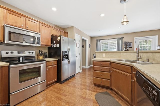 2130 Willow Oak Drive, Thomasville, NC 27360