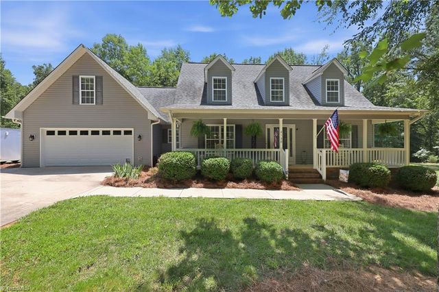 2130 Willow Oak Drive, Thomasville, NC 27360