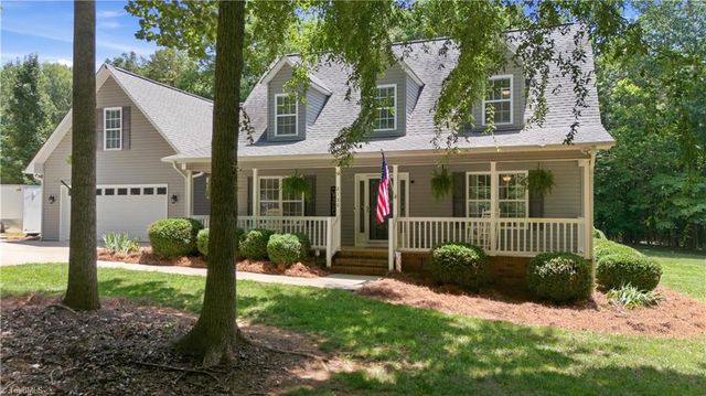 2130 Willow Oak Drive, Thomasville, NC 27360