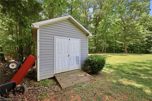 2130 Willow Oak Drive, Thomasville, NC 27360