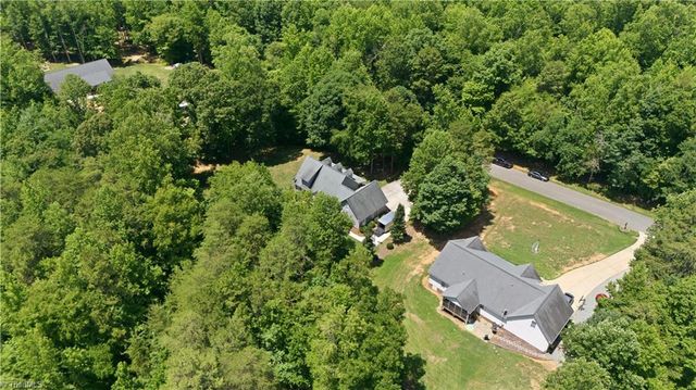 2130 Willow Oak Drive, Thomasville, NC 27360