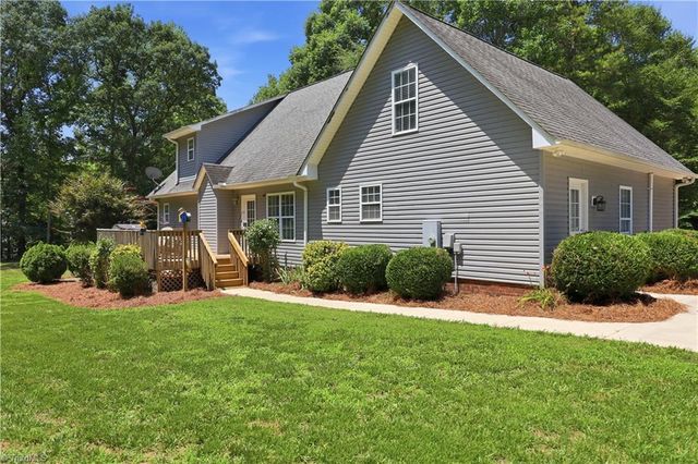 2130 Willow Oak Drive, Thomasville, NC 27360