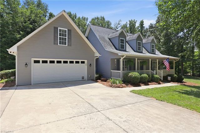 2130 Willow Oak Drive, Thomasville, NC 27360