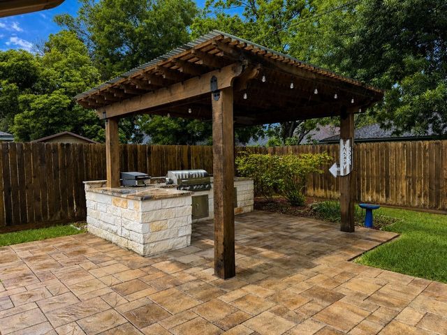 913 Cannan Drive, Angleton, TX 77515