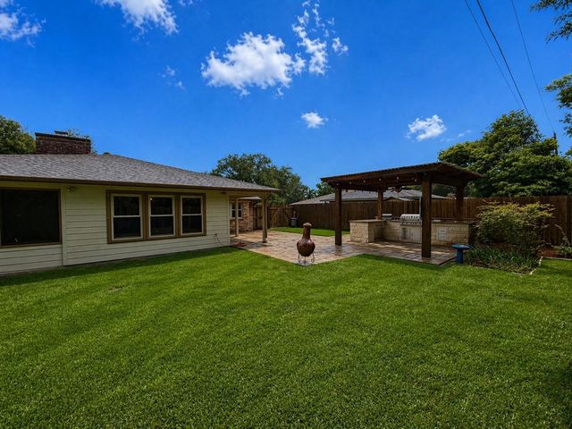 913 Cannan Drive, Angleton, TX 77515