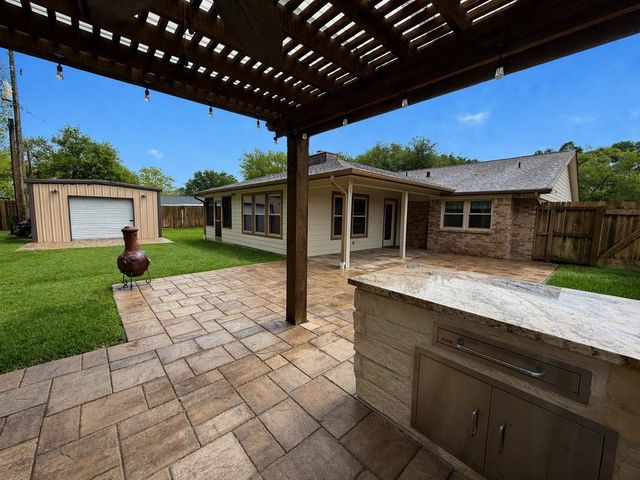 913 Cannan Drive, Angleton, TX 77515