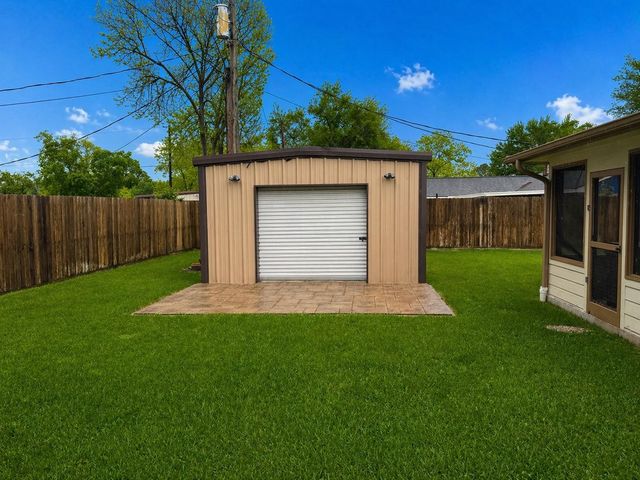 913 Cannan Drive, Angleton, TX 77515