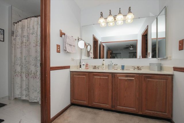 619 Yardley Lane, Hoffman Estates, IL 60192
