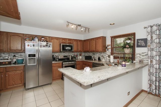 619 Yardley Lane, Hoffman Estates, IL 60192