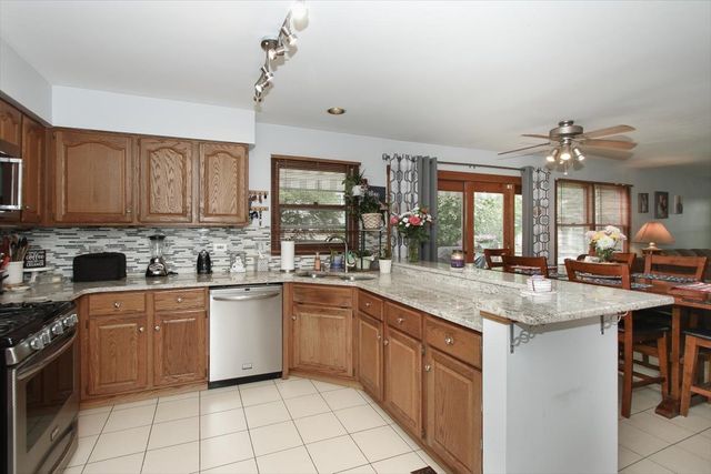 619 Yardley Lane, Hoffman Estates, IL 60192