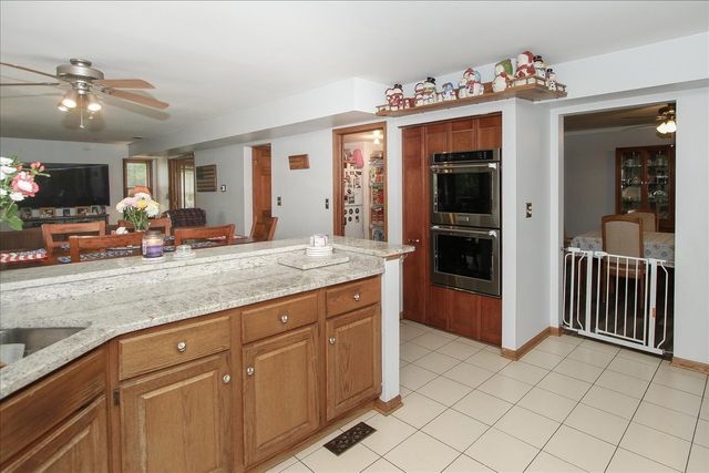 619 Yardley Lane, Hoffman Estates, IL 60192