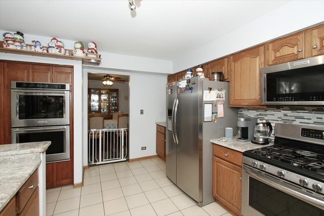 619 Yardley Lane, Hoffman Estates, IL 60192