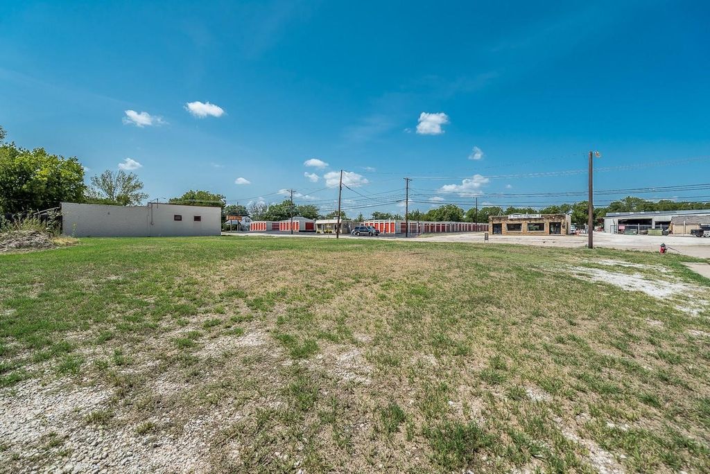 8017 White Settlement Road, White Settlement, TX 76108