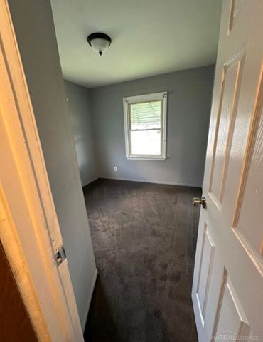 17705 Longfellow Street, Roseville, MI 48066