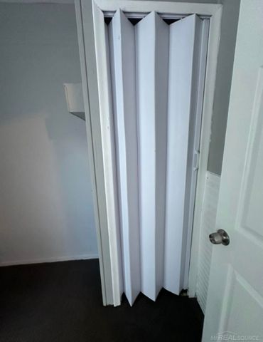 17705 Longfellow Street, Roseville, MI 48066