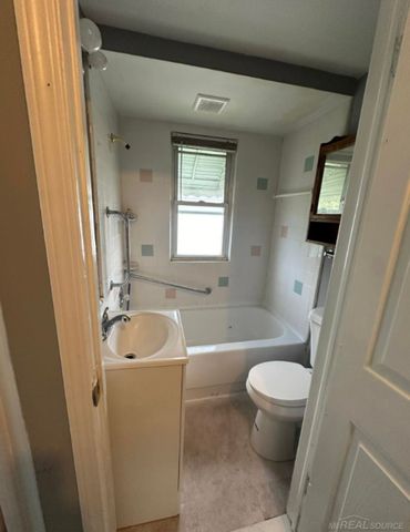 17705 Longfellow Street, Roseville, MI 48066