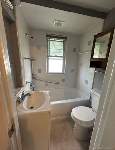 17705 Longfellow Street, Roseville, MI 48066