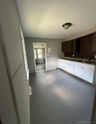 17705 Longfellow Street, Roseville, MI 48066